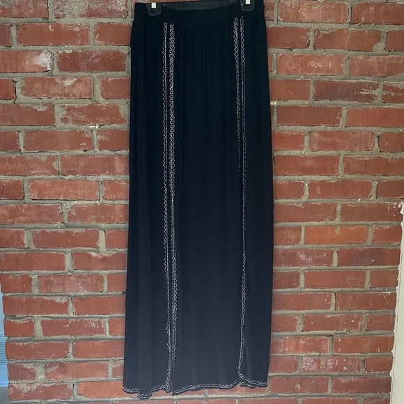Super long embroidered maxi skirt - Picture 2 of 6